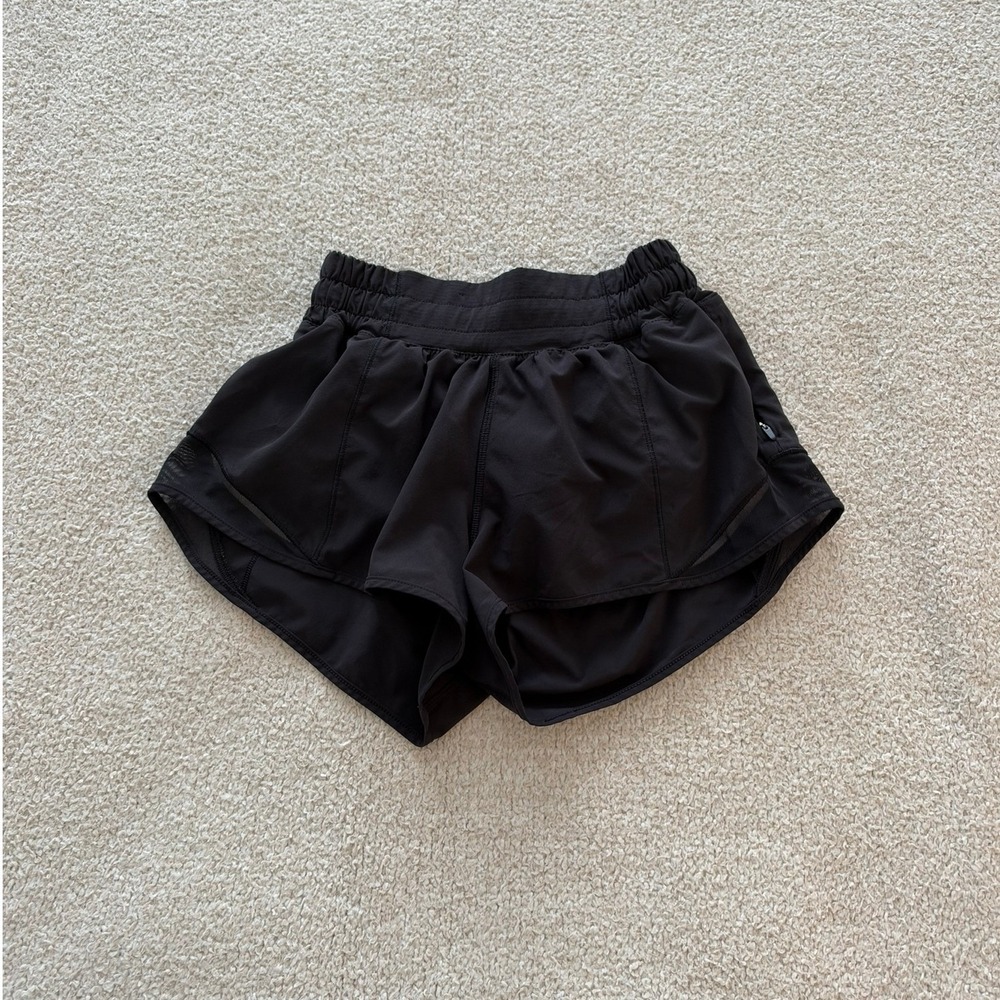 lululemon Hotty Hot Short 2.5" size 2 in Black